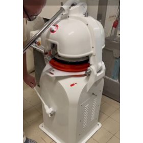 Luxor félautomata osztó - formázó, zsemlegép